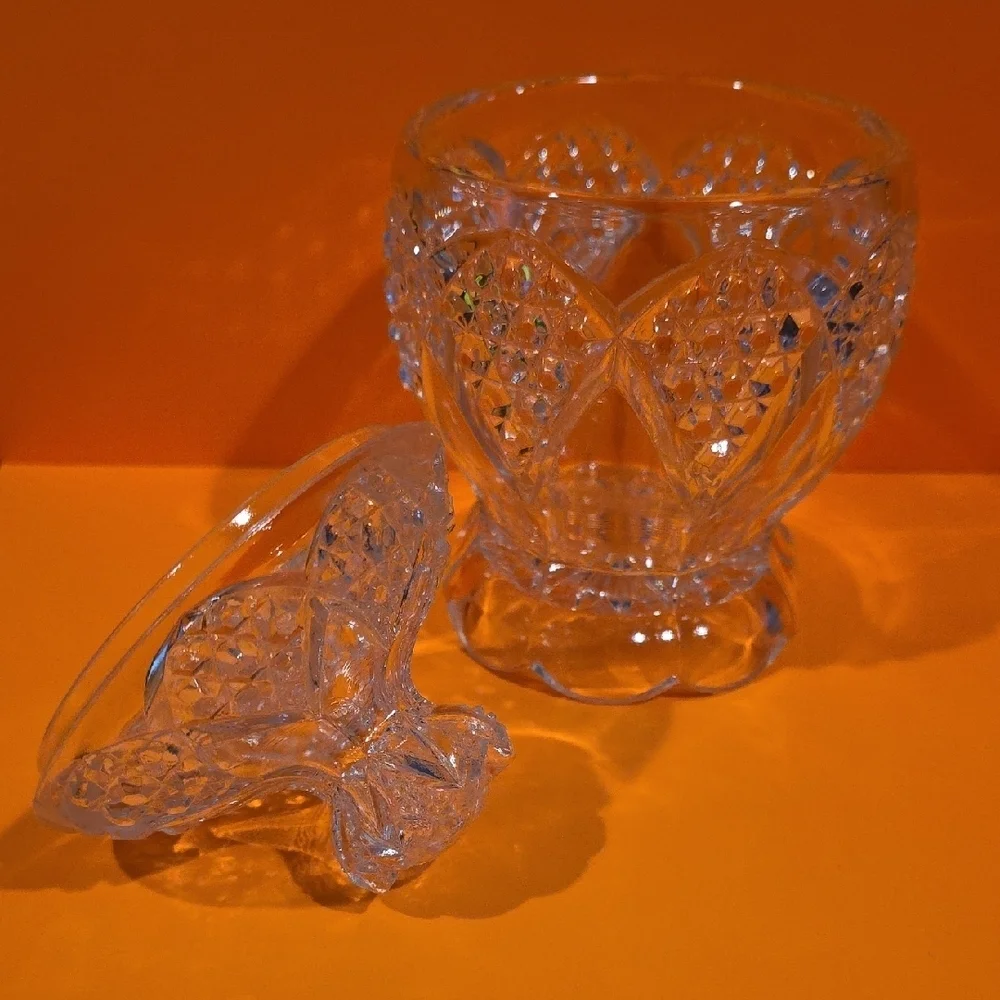 (J30)  Elegant Clear Glass Candy/storage Jar